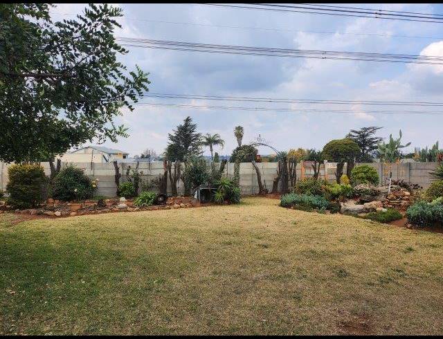 4 BEDROOM HOUSE FOR SALE IN VAN RIEBEECK PARK